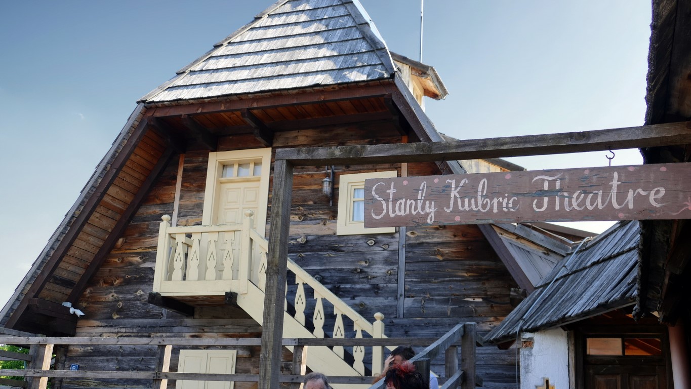 Macskajaj a hegyek közt – Kusturica nyomában